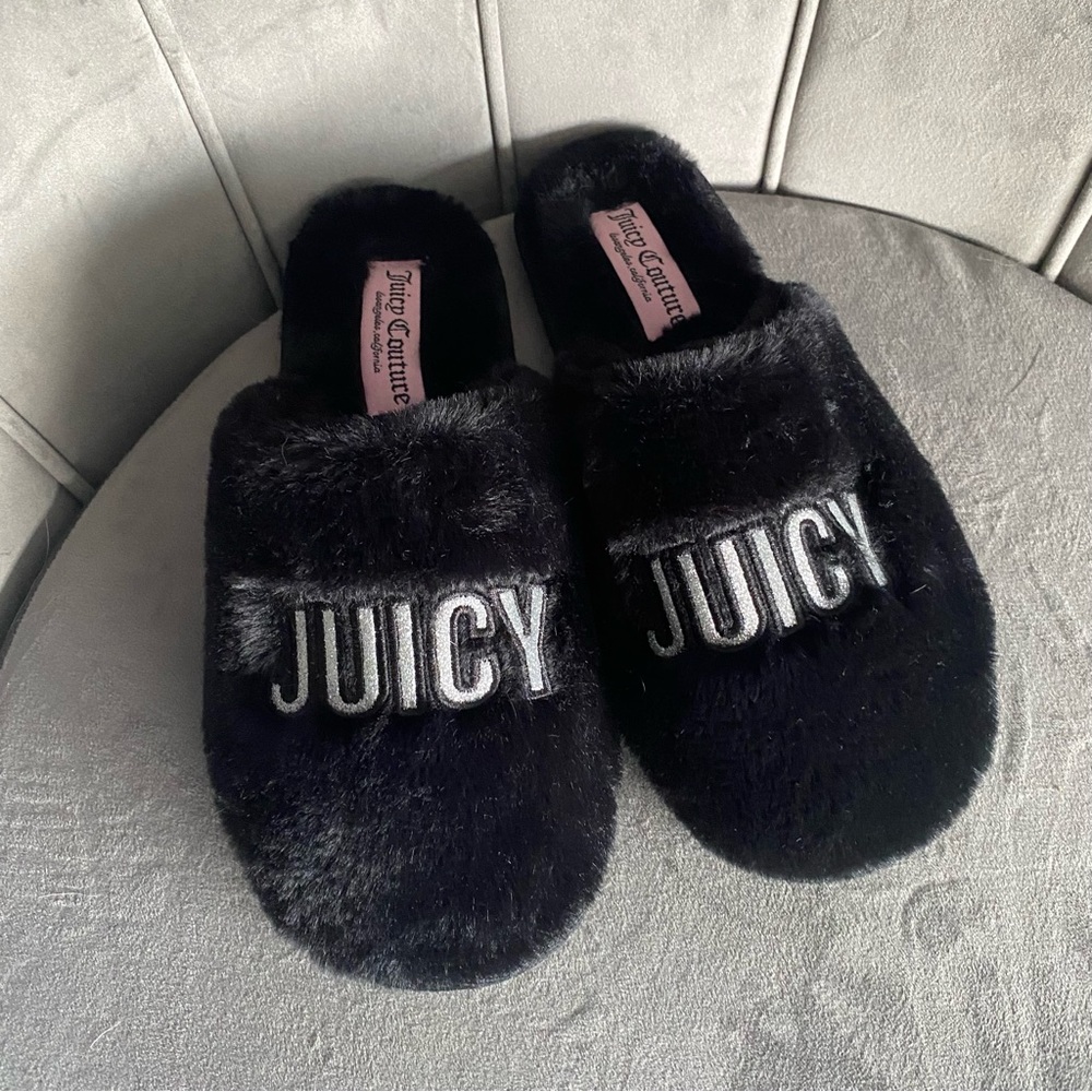 NWOT Juicy Couture black fuzzy slippers